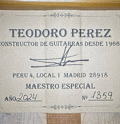 The label of a 2024 Teodoro Perez "Especial" classical guitar made of spruce and maple