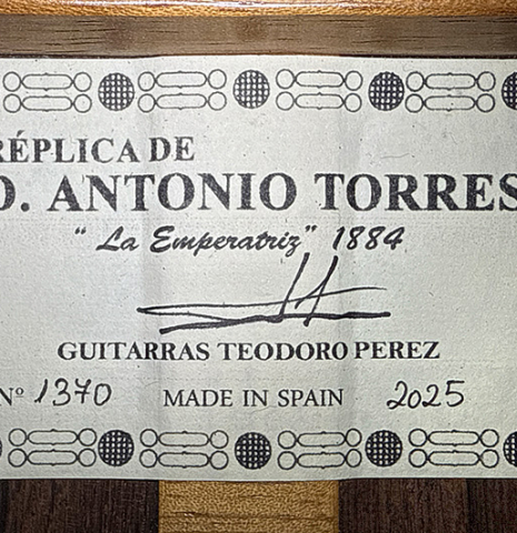 The label of a 2025 Teodoro Perez "1884 Torres - La Emperatriz" classical guitar made of spruce and African rosewood