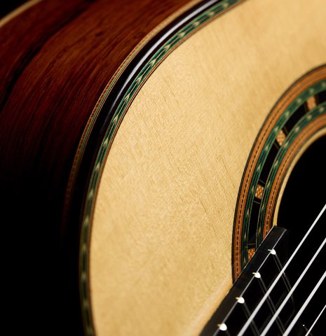 The top binding and purfling of a 2025 Teodoro Perez "1884 Torres - La Emperatriz" classical guitar made of spruce and African rosewood