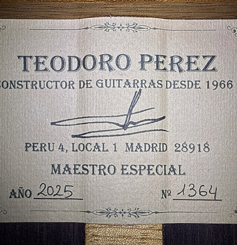 The label of a 2025 Teodoro Perez "Especial" classical guitar with cedar and Indian rosewood