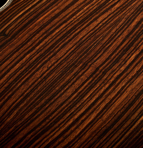 The back center seam of a 2025 Teodoro Perez "Especial" classical guitar made of spruce and Makassar ebony