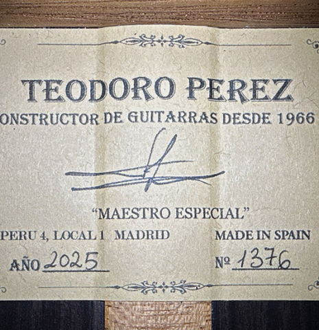 The label of a 2025 Teodoro Perez "Especial" classical guitar made of spruce and Makassar ebony