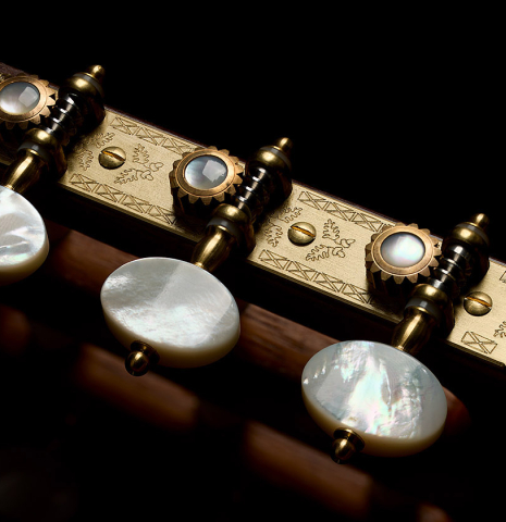 The tuning machines of a 2025 Teodoro Perez "Especial" classical guitar made of spruce and Makassar ebony