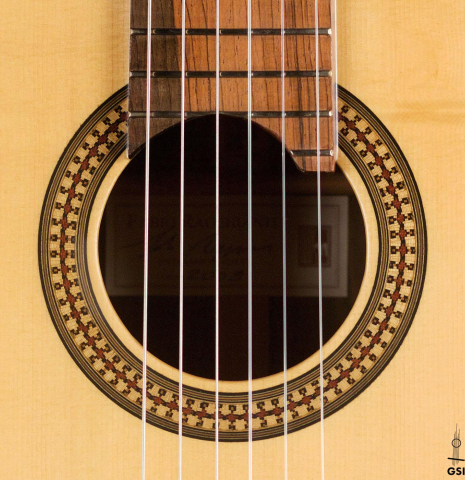 The rosette of a 2009 Fabio Ragghianti classical guitar made of spruce and CSA rosewood