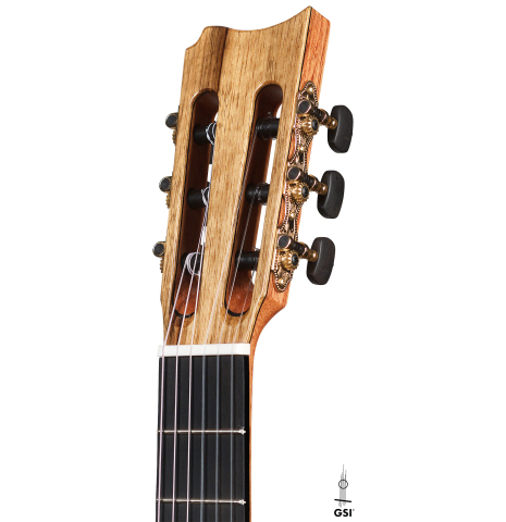 The headstock and machine heads of a 2022 Raimundo Signature Edition “Tatyana Ryzhkova Black Limba” classical guitar made with cedar top The headstock and machine heads of a 2022 Raimundo Signature Edition “Tatyana Ryzhkova Black Limba” classical guitar made with cedar top