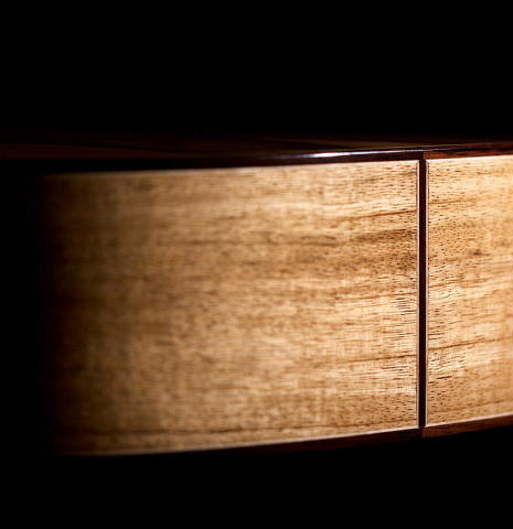 The sides of a 2022 Raimundo Signature Edition “Tatyana Ryzhkova Black Limba” classical guitar made with cedar top The sides of a 2022 Raimundo Signature Edition “Tatyana Ryzhkova Black Limba” classical guitar made with cedar top