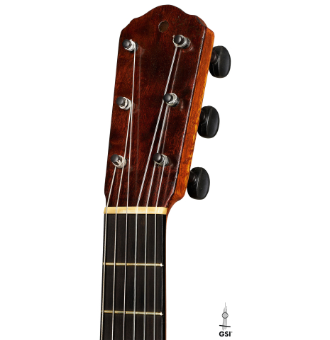 The headstock of a 1913 Jose Ramirez I (Romero collection) made of spruce and CSA rosewood