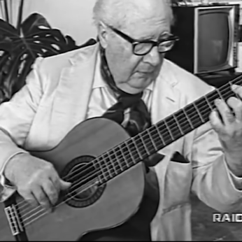 Andres Segovia playing on his 1969 Jose Ramirez "1a AM" CD/CSAR classical guitar
