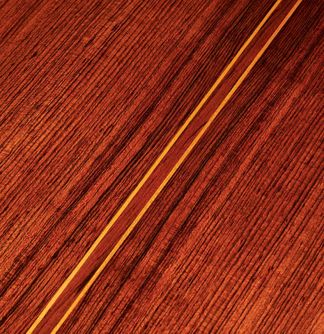 Closeup of the back center seam and purfling of a 1964 Jose Ramirez "1a AM" SP/CSAR classical guitar made by Mariano Tezanos with spruce top and CSA rosewood.