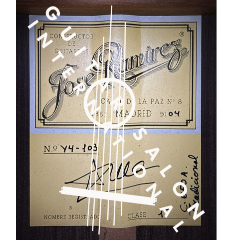 The label of a 2004 Jose Ramirez "1a Tradicional" classical guitar made of spruce and Indian rosewood