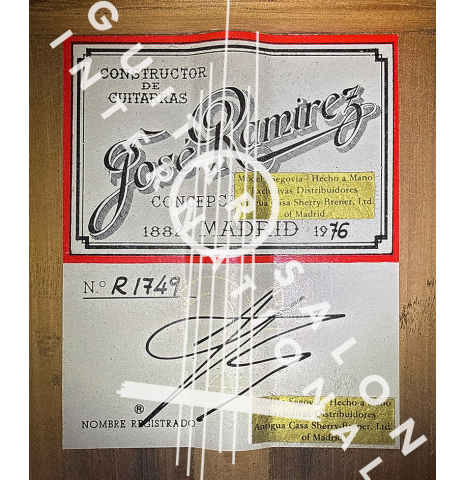 The label of a 1976 Jose Ramirez "2a" classical guitar made of cedar and CSA rosewood
