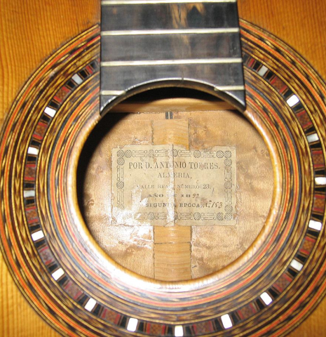 The close-up photo of therosette of a 1892 Antonio de Torres SE 153