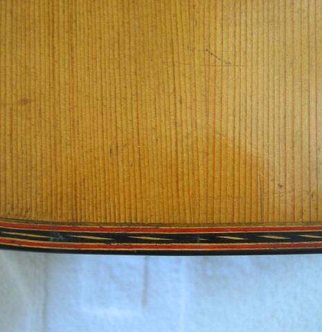 The close-up photo of the binding of a 1892 Antonio de Torres SE 153