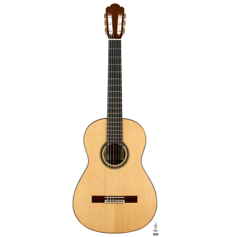 The front of a 2017 Antonio Raya Pardo "Especial Torres" classical guitar made of spruce and CSA rosewood
