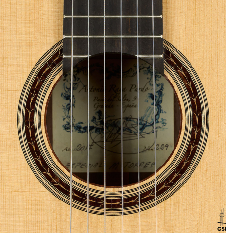 The rosette of a 2017 Antonio Raya Pardo "Especial Torres" classical guitar made of spruce and CSA rosewood