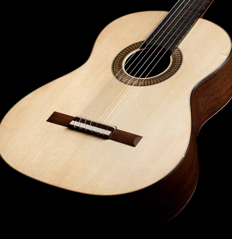 The soundboard of a 2022 Richard Reynoso classical guitar made of spruce and wenge