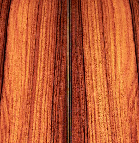 Detail of back center seam and purfling of a 2022 Richard Reynoso classical guitar made of spruce and pau ferro