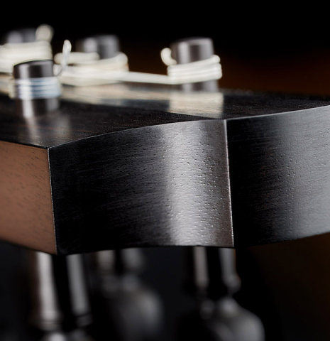 The mechanical tuning pegs of a 2024 Richard Reynoso w/pegs classical guitar made of spruce and Indian rosewood