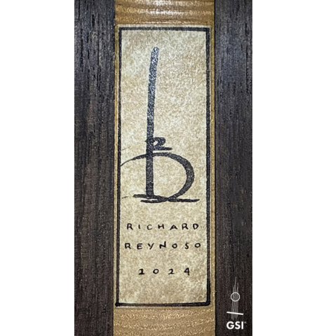 The label of a 2024 Richard Reynoso w/pegs classical guitar made of spruce and Indian rosewood