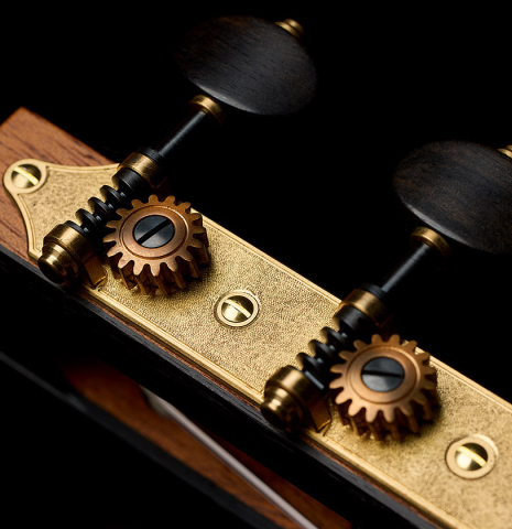 The tuning machines of a 2023 Richard Reynoso classical guitar made of cedar and wenge