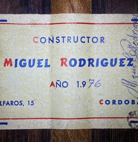 The label of a 1976 Miguel Rodriguez &quot;Churchdoor&quot; (ex Angel Romero) made of cedar and CSA rosewood.