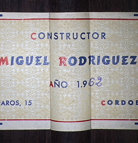 The label of a 1962 Miguel Rodriguez classical guitar