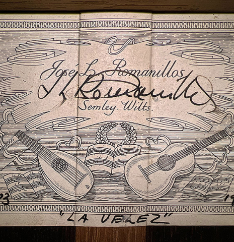 The label of a 1982 Jose Romanillos "La Velez" classical guitar made of spruce and CSA rosewood