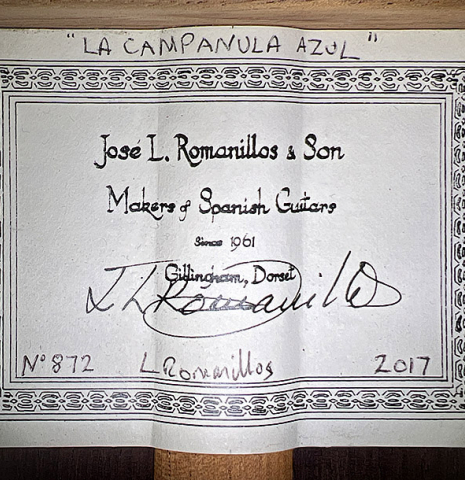 The label of a 2017 Jose L. Romanillos &amp; Son "La Campanula Azul" classical guitar made with spruce and Indian rosewood.
