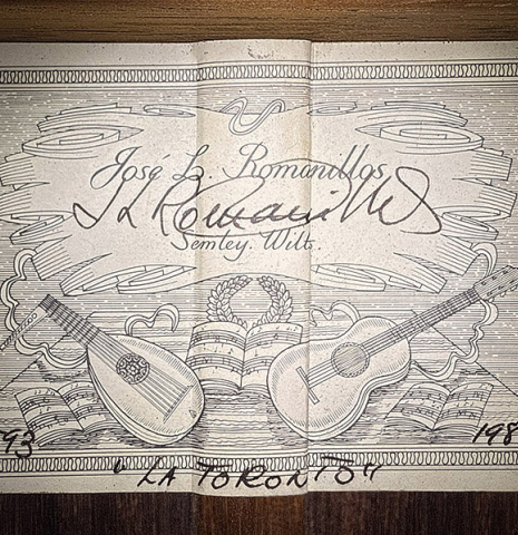 The label of a 1981 Jose Romanillos "La Toronto" classical guitar made of spruce and Indian rosewood