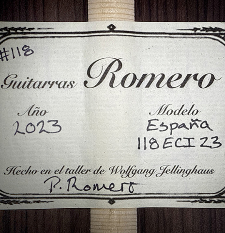 The label of a 2023 Guitarras Romero "Espana" classical guitar made of cedar and Indian rosewood
