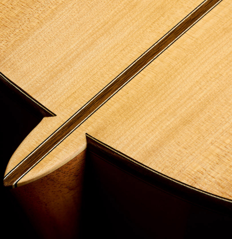 The heel, back binding and purfling of a 2021 Pepe Romero "640" classical guitar made of spruce and cypress