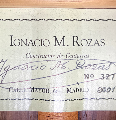 The label of a 2001 Ignacio Rozas classical guitar made of cedar and CSA rosewood