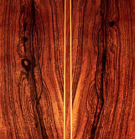Detail of the grain patterns in the back of a 1990 Ignacio Rozas "Double Top" classical guitar made of spruce and CSA rosewood