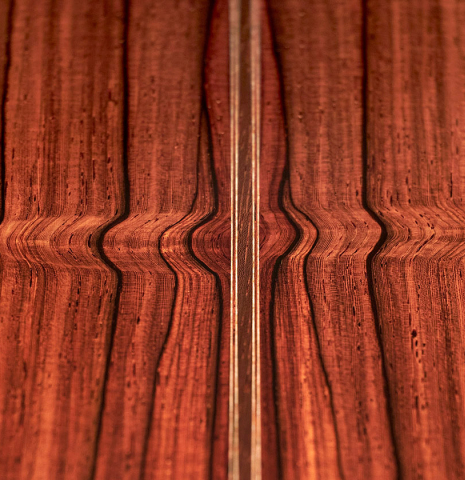 Detail of back center seam and grains of a 2023 Jochen Rothel classical guitar made with cedar top and African rosewood back and sides