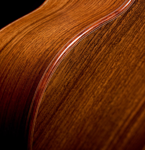 The back and sides of a 2018 Jochen Röthel classical guitar made of spruce and Indian rosewood