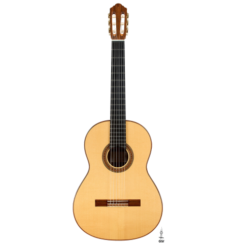 The front of a 2018 Jochen Röthel classical guitar made of spruce and Indian rosewood