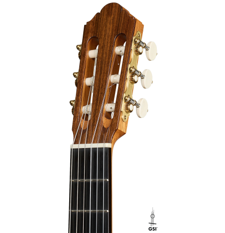 The headstock of a 2018 Jochen Röthel classical guitar made of spruce and Indian rosewood
