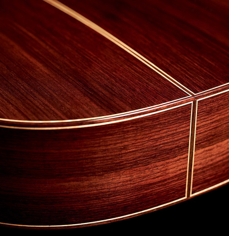 The back and sides of a 2022 German Vazquez Rubio "Solista" classical guitar made of spruce and Indian rosewood