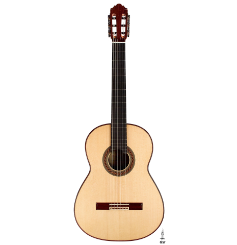 The front of a 2022 German Vazquez Rubio &quot;Solista&quot; classical guitar made of spruce and Indian rosewood