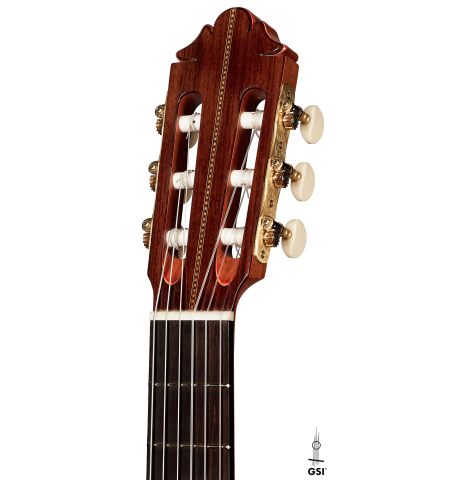 The headstock of a 2023 German Vazquez Rubio "Solista" classical guitar made of spruce and Indian rosewood