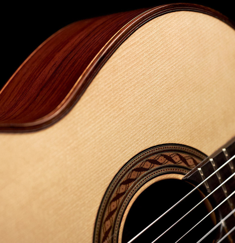 The front and sides of a 2023 German Vazquez Rubio "Solista" classical guitar made of spruce and Indian rosewood
