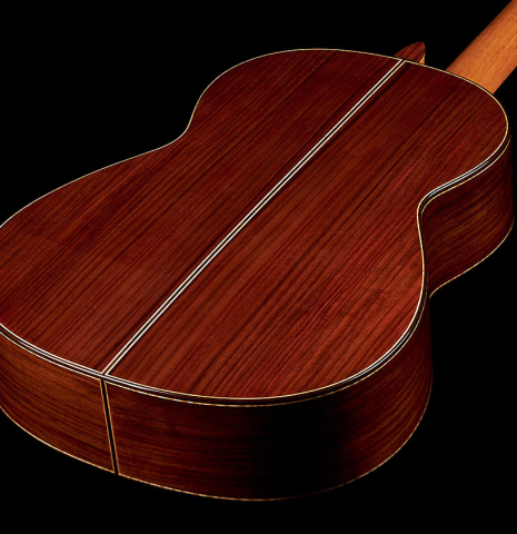 The back and sides of a 2023 German Vazquez Rubio "Solista" classical guitar made of spruce and Indian rosewood