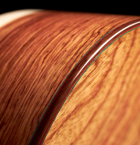 The binding of a 2023 German Vazquez Rubio &quot;Classic Estudio&quot; classical guitar made of cedar and palo escrito