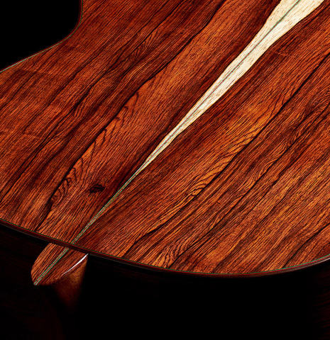 The back, heel and center seam of a 2024 German Vazquez Rubio "Classic Estudio" classical guitar made of cedar and palo escrito
