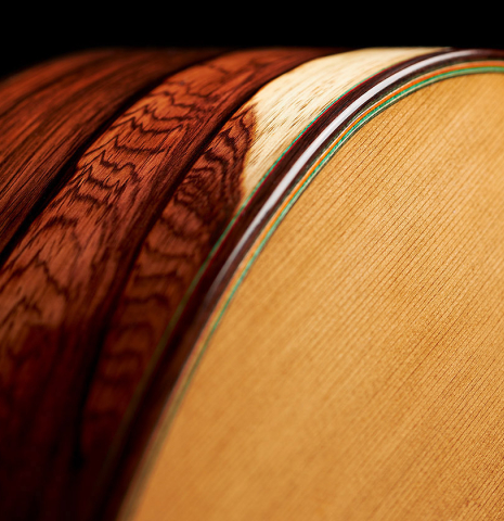 The top, side and binding of a 2024 German Vazquez Rubio "Classic Estudio" classical guitar made of cedar and palo escrito