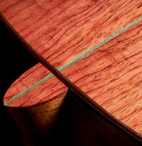 The back, heel and center seam of a 2024 German Vazquez Rubio "Classic Estudio" classical guitar made of cedar and palo escrito