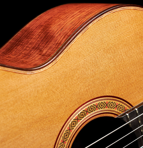 The top, side and binding of a 2024 German Vazquez Rubio "Classic Estudio" classical guitar made of cedar and palo escrito