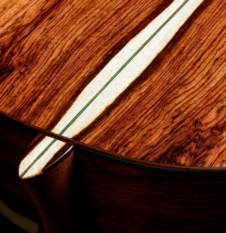 The heel, back binding and purfling of a 2025 German Vazquez Rubio "Classic Estudio" classical guitar made of cedar and palo escrito