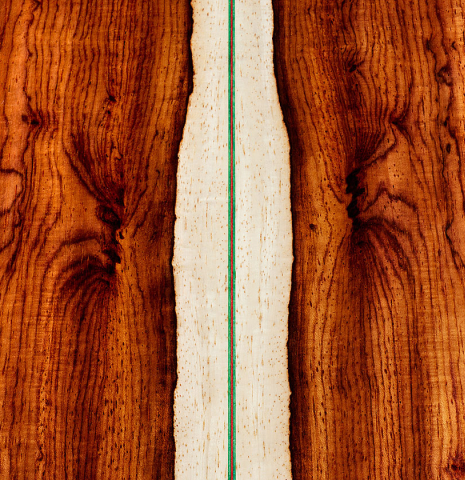 The back center seam of a 2025 German Vazquez Rubio "Classic Estudio" classical guitar made of cedar and palo escrito