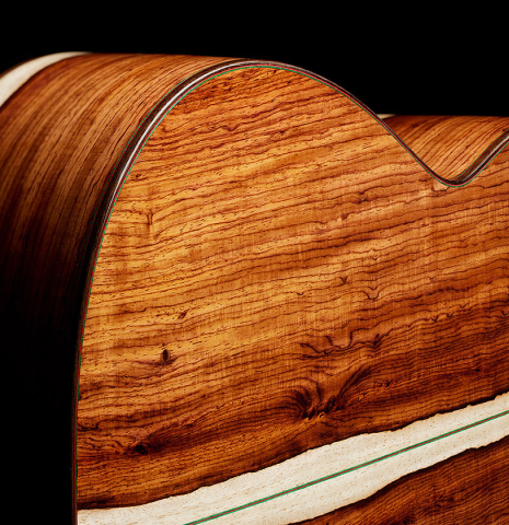 The back and sides at the foot of a 2025 German Vazquez Rubio "Classic Estudio" classical guitar made of cedar and palo escrito